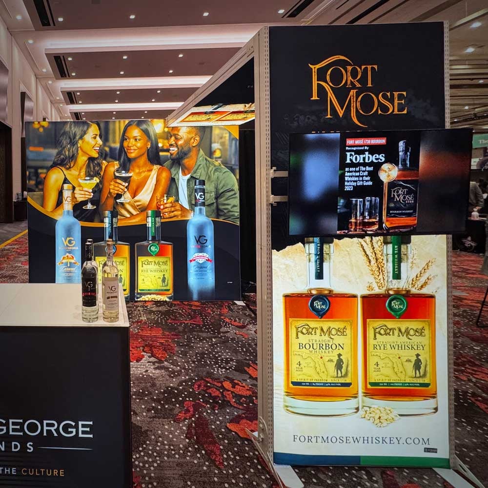 strike-light-up-display-booth-indoor-beverage-sampling-victor-george-1000x1000