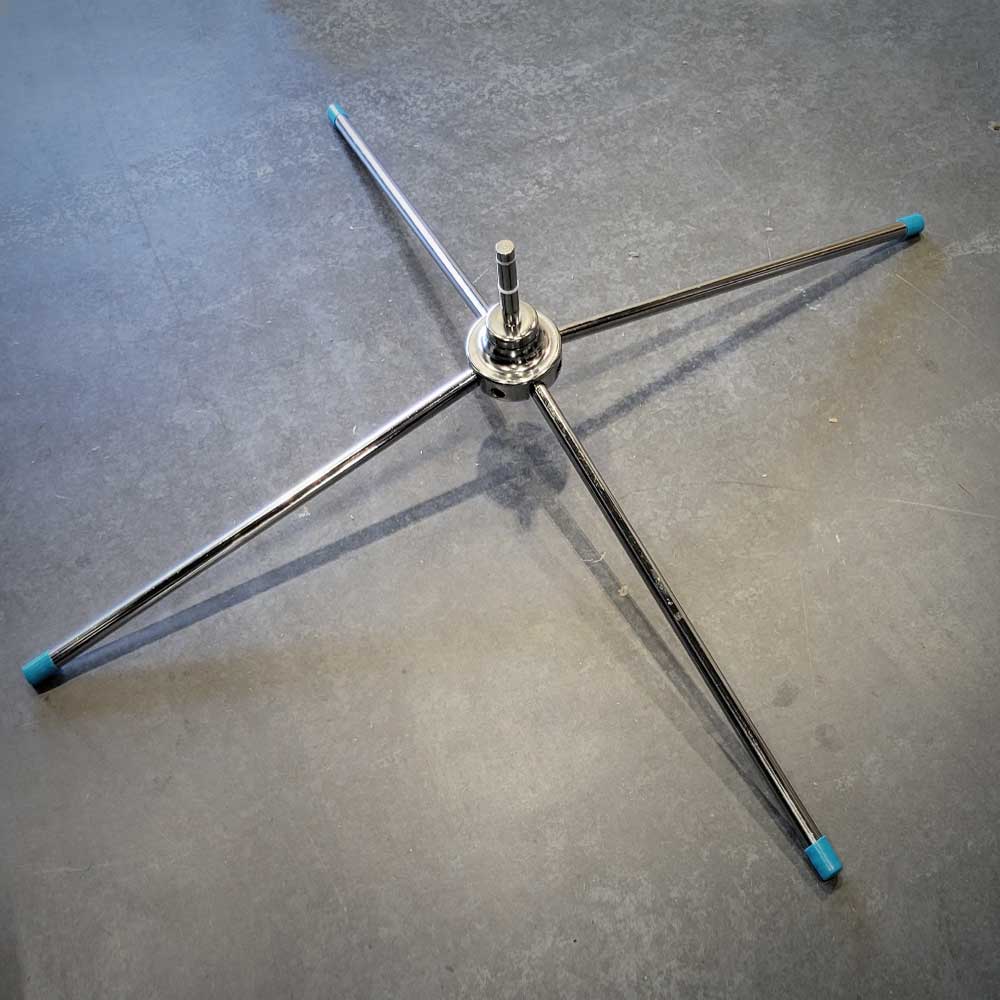 strike-flag-chrome-folding-crossbase-indoor-1000x1000